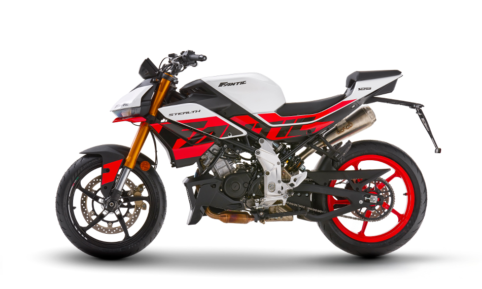 Fantic Fantic Stealth 125 Racing White – A legagresszívabb 125-ös naked motor STREET 12