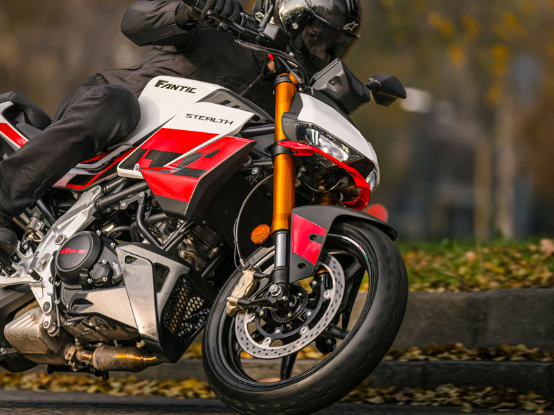 Fantic Fantic Stealth 125 Racing White – A legagresszívabb 125-ös naked motor STREET 5