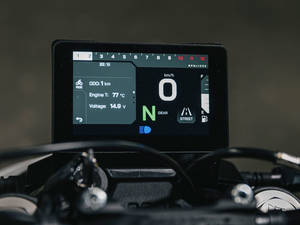 Fantic Fantic Stealth 125 Racing White – A legagresszívabb 125-ös naked motor STREET 11