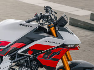 Fantic Fantic Stealth 125 Racing White – A legagresszívabb 125-ös naked motor STREET 6