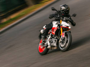 Fantic Fantic Stealth 125 Racing White – A legagresszívabb 125-ös naked motor STREET 7