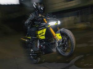 Fantic Fantic Stealth 125 Racing Yellow – A legagresszívabb 125-ös naked motor STREET 3