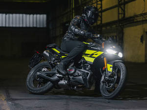 Fantic Fantic Stealth 125 Racing Yellow – A legagresszívabb 125-ös naked motor STREET 4